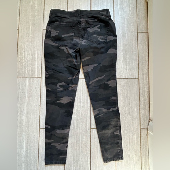 Democracy Ab Technology Black Camo Pants, 4p - Picture 2 of 3